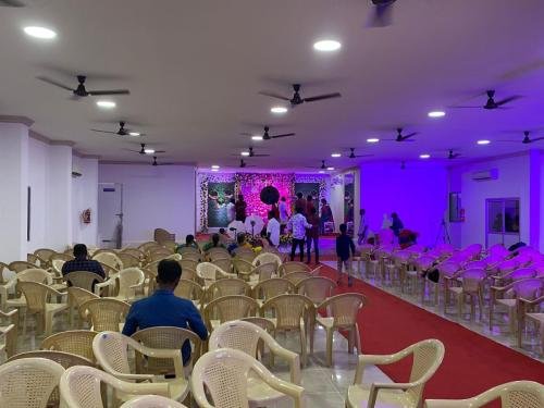 Spacious Main Hall