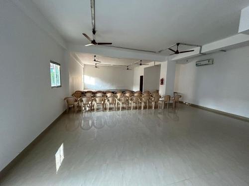 Mini Hall